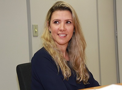 ELISA ARAÚJO                                              O CENÁRIO DESENVOLVIMENTISTA E ECONÔMICO DE UBERABA E REGIÃO