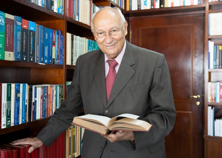 A CONSTITUIÇÃO FEDERAL E A ORGANIZAÇÃO DO ESTADO BRASILEIRO